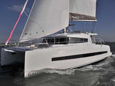 Rent a 41ft catamaran in Airlie Beach, Australia, and enjoy a boat trip like never before.