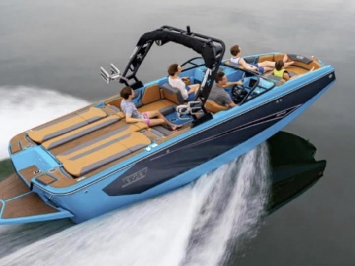 Speed and WaKe boat