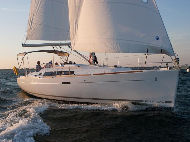 Yacht charter sailboat