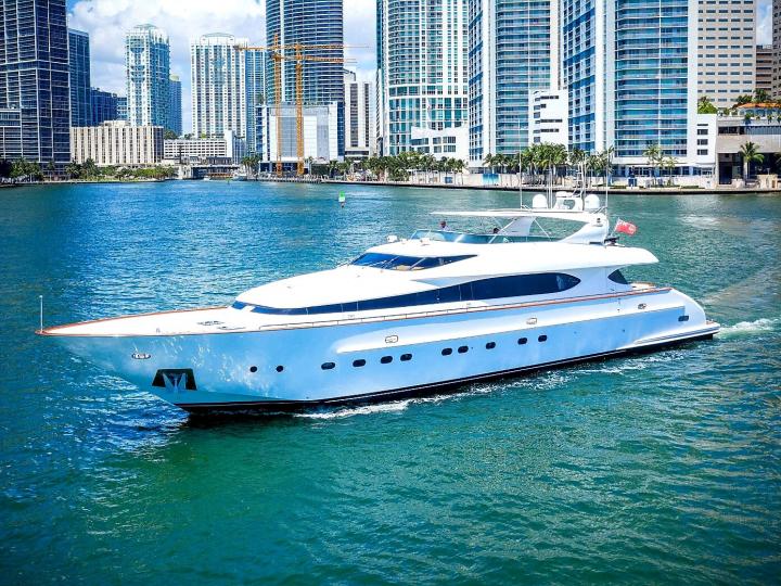 Luxury Yachting Experience! 103' Maiora