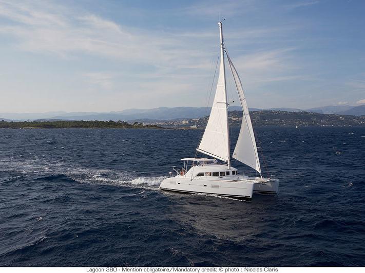 Discover boating aboard the 38ft EPSILON  boat in Antigua, Caribbean Netherlands - a 4 cabins Catamaran for rent.