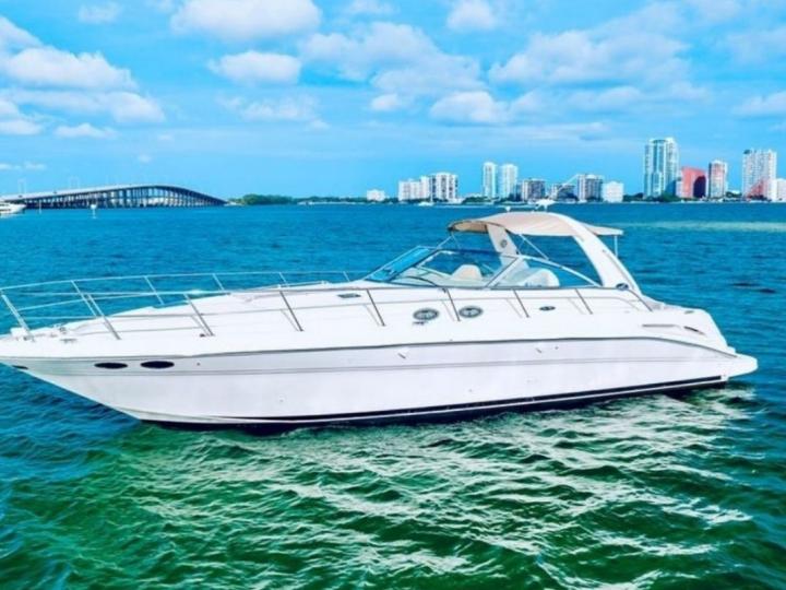 Miami boat rental Cruiser Yacht 48ft for up to 12 people's