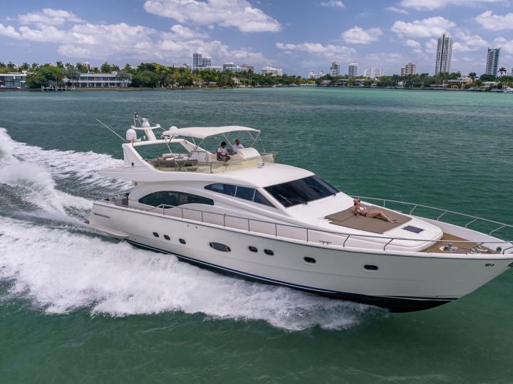 70ft Luxurious Yacht Charter on “Lumar”