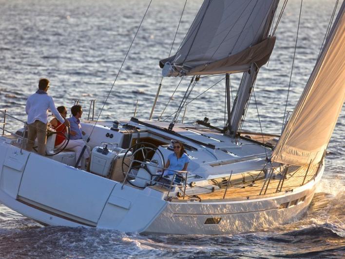 Top boat rental in St. Maarten, Caribbean Netherlands - rent a Sailboat for up to 10 guests.