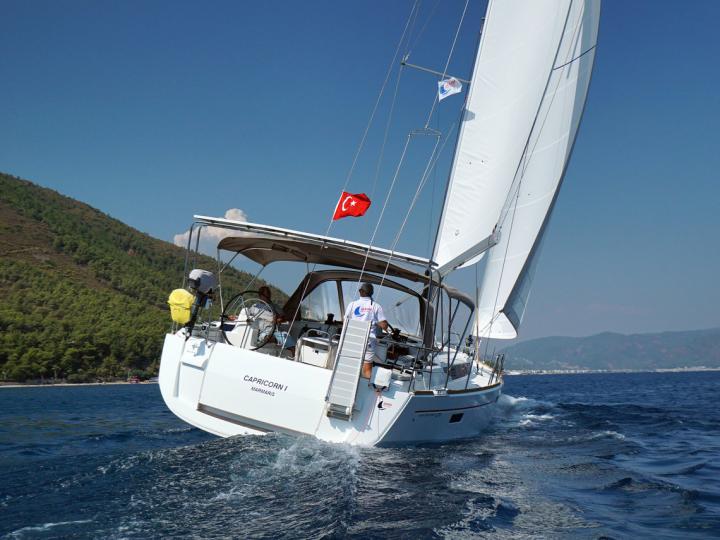 Rent a boat in Marmaris, Turkey and discover boating on a yacht charter.