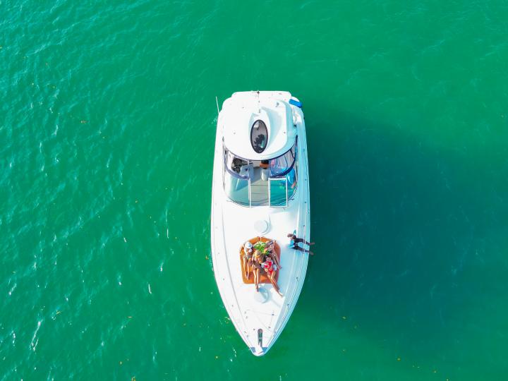 Luxury cruiser yacht available