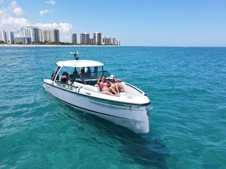 Luxury Mega Yacht – Sleek Design, Ultimate Comfort on the Water”