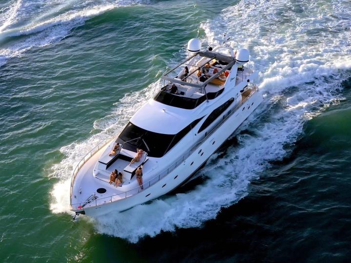 Luxury Yachting Experience! 85' Azimut