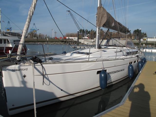 Cruise the beautiful waters of Nieuwpoort, Belgium aboard this great boat for rent.