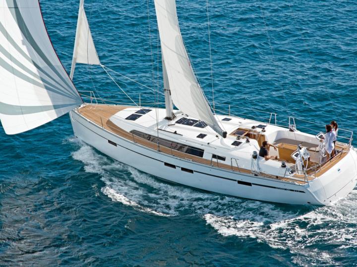 Discover Skiathos, Greece aboard a boat for rent. The Paris yacht charter.