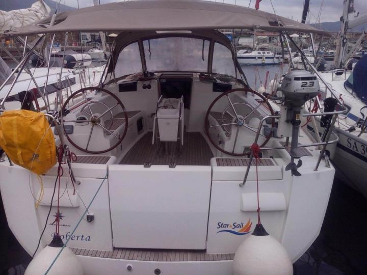 Rent the Roberta, an affordable 44ft boat for rent in Salerno, Italy and enjoy a yacht charter trip along the Amalfi Coast.