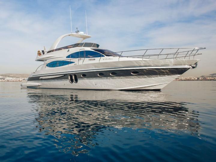 Luxury powerboat for rent in Pireas, Greece. Enjoy a great yacht charter for 6 guests.