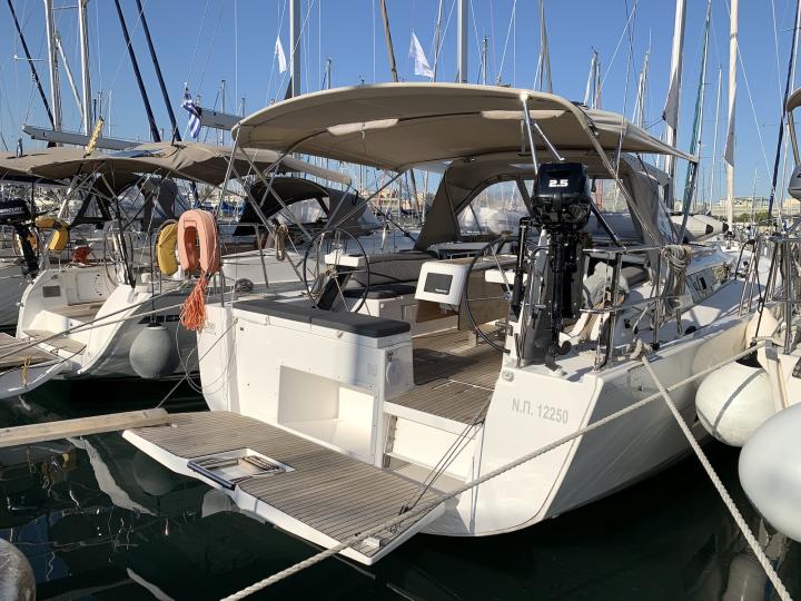 Yacht charter in Preveza, Greece - rent a sail boat for up to 6 guests.