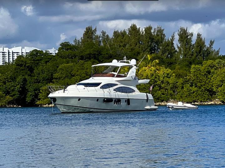 Luxury Yachting Experience! 68' Azimut (2)