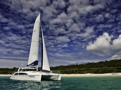 Rent a 41ft catamaran in Airlie Beach, Australia, and enjoy a boat trip like never before!