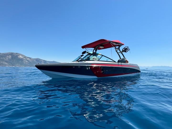 Ultimate wakesurf boat