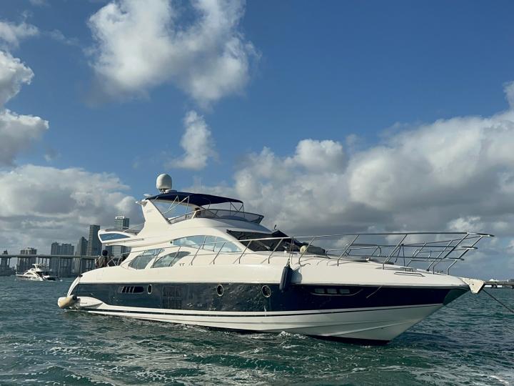 70Ft Azimut W 2/JET SKI included in Miami for 13 peoples