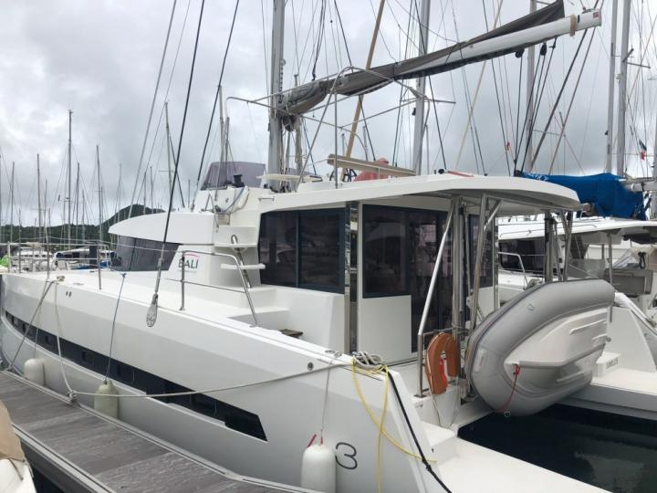Top Catamaran boat charter in Le Marin, Caribbean Netherlands - rent a Catamaran for up to 8 guests. JUMELLES - 40ft.