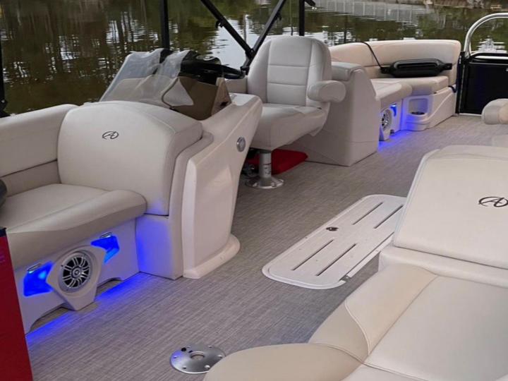 Up to 10 People Like
NEW 25' Avalon Luxury Pontoon in Santa Rosa
Beach/Destin, FL #1
Luxury Pontoon Charter