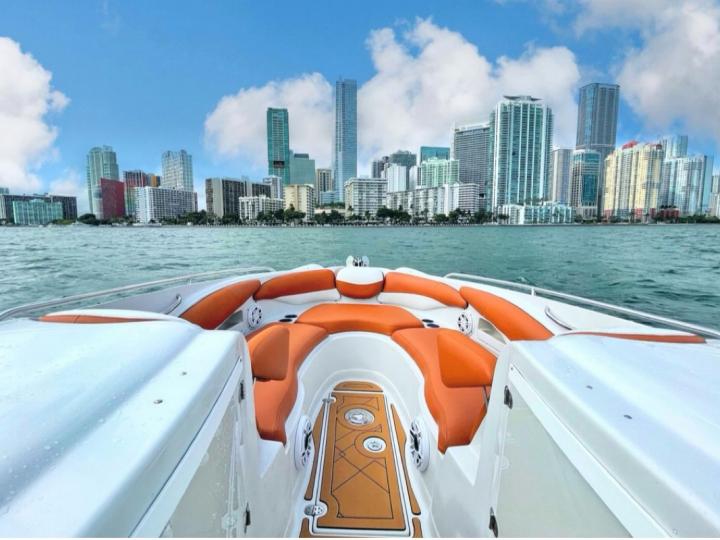 GET 1 HR FREE 34' CROWNLINE
PARTY BOAT MIA, FL