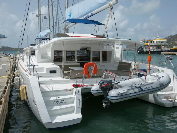 Boat rental in Tortola, BVI for up to 8 guests - discover sailing on a catamaran.