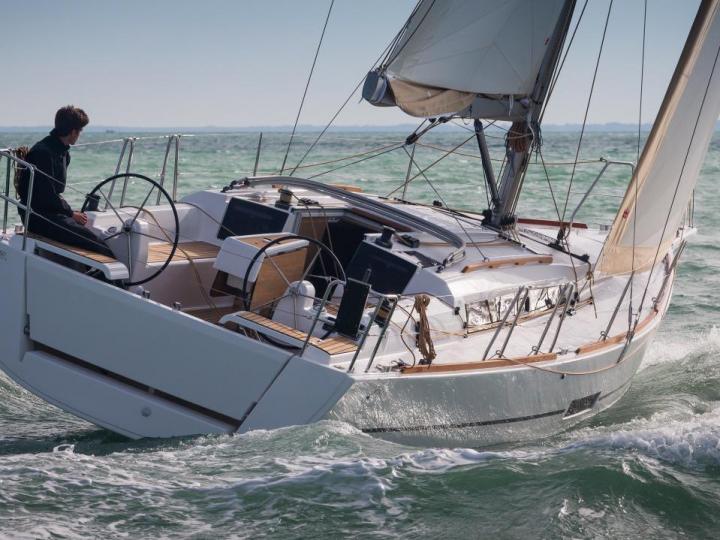 Yacht charter in Antigua, Caribbean Netherlands - a 4 guests sailboat for rent.