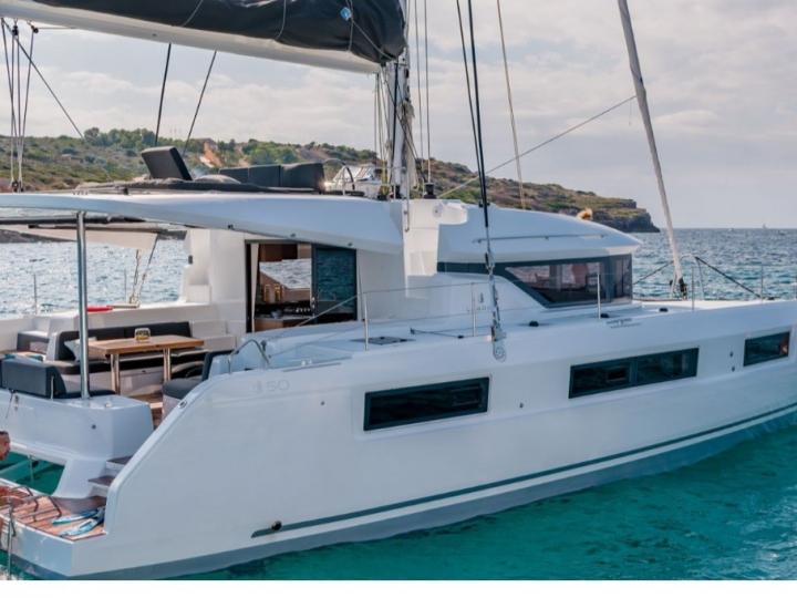 Rent a catamaran in Scrub Island, British Virgin Islands and discover boating