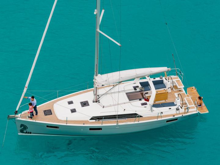 Top yacht charter in Cannigione, Italy - rent a boat for up to 6 guests.