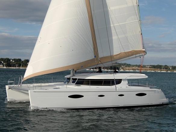 Catamaran rental in Airlie Beach, Australia - discover sailing with the perfect vacation!
