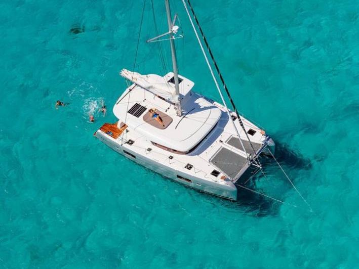 Rent a 42ft, catamaran in Tortola, BVI and enjoy a boat trip like never before.