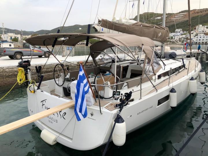 Rent a boat in Alimos, Greece and discover boating on a 43ft sail boat.