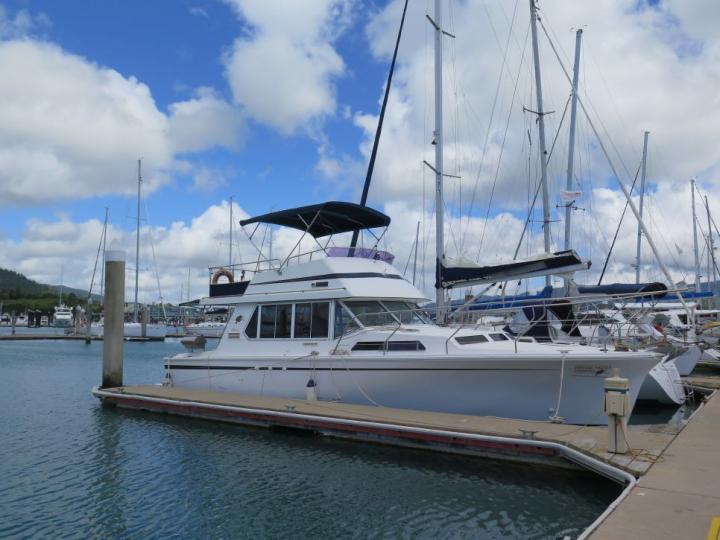 Top motorboat charter in Airlie Beach, Australia - rent a motorboat for up to 5 guests.