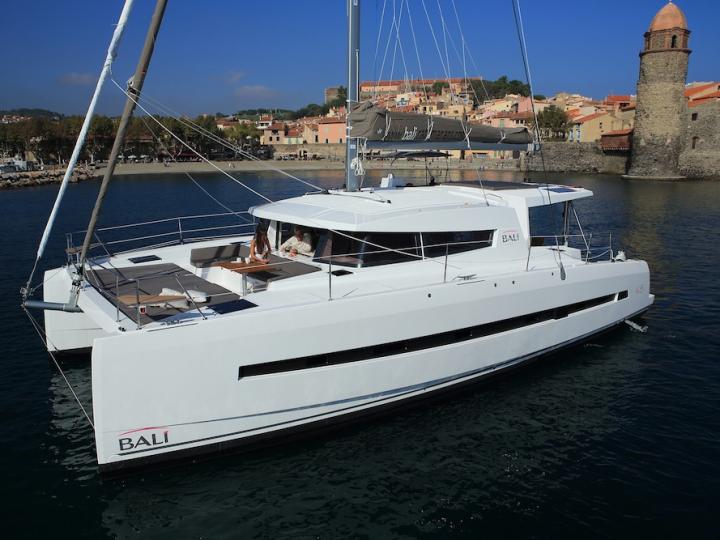 Affordable catamaran for rent in Antigua, Caribbean Netherlands.