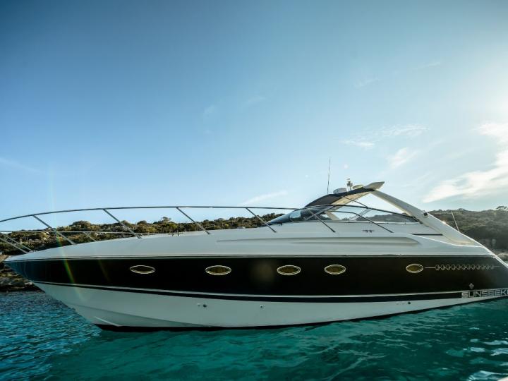 Power boat for rent in Preveza, Greece. Book a yacht charter for up to 4 guests.
