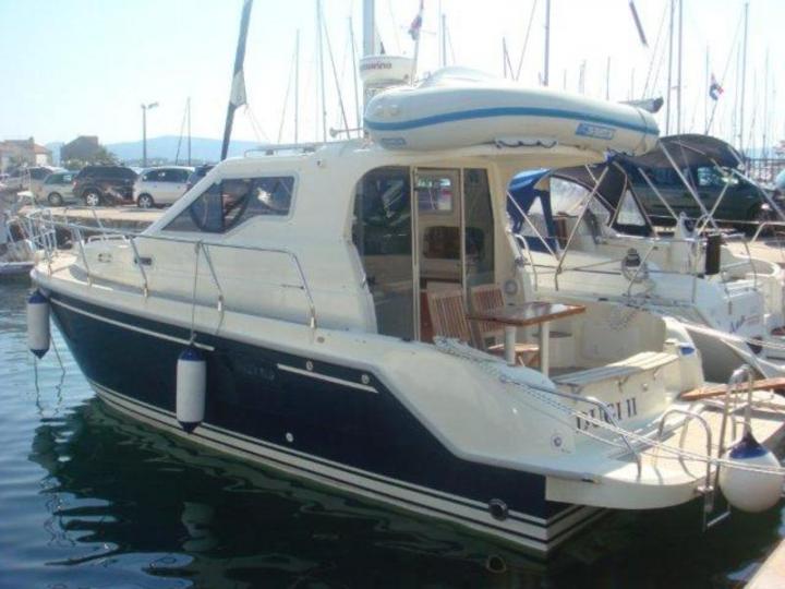 Private powerboat for rent in Biograd, Croatia - great yacht charter for up to 4 guests.