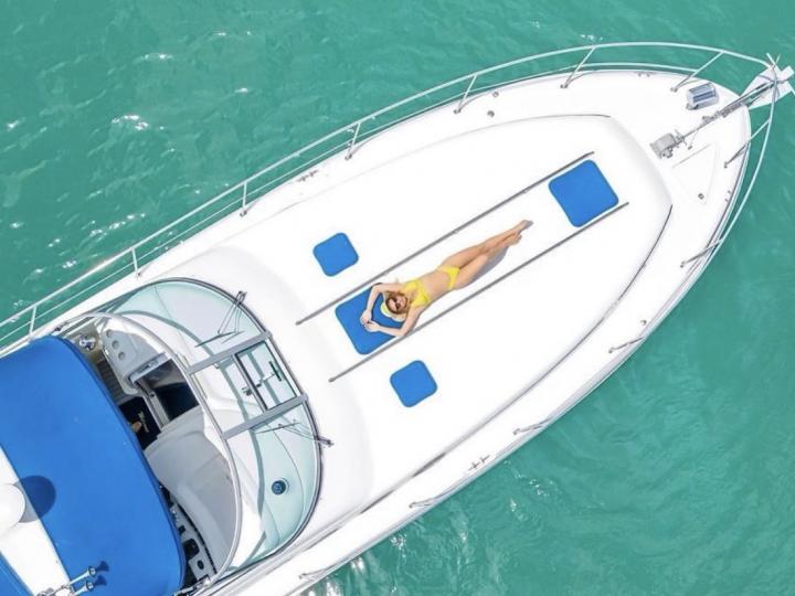 FREE HOUR on a luxury  42’ Sea Ray Sundancer $150 per hour.