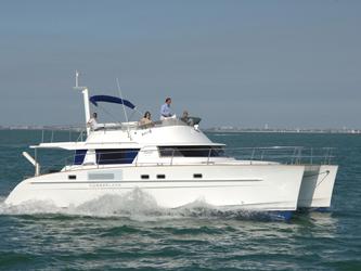 Boat rental in Airlie Beach, Australia, for up to 8 guests - discover sailing on a catamaran.