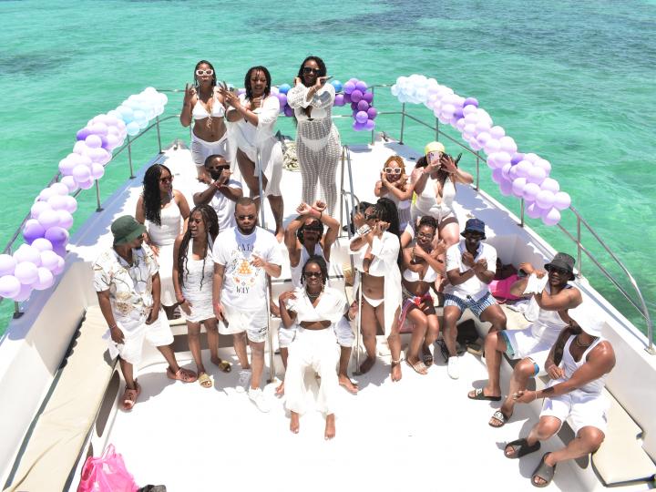 Private Party Boat For Weddings, Anniversary and Birthdays Party