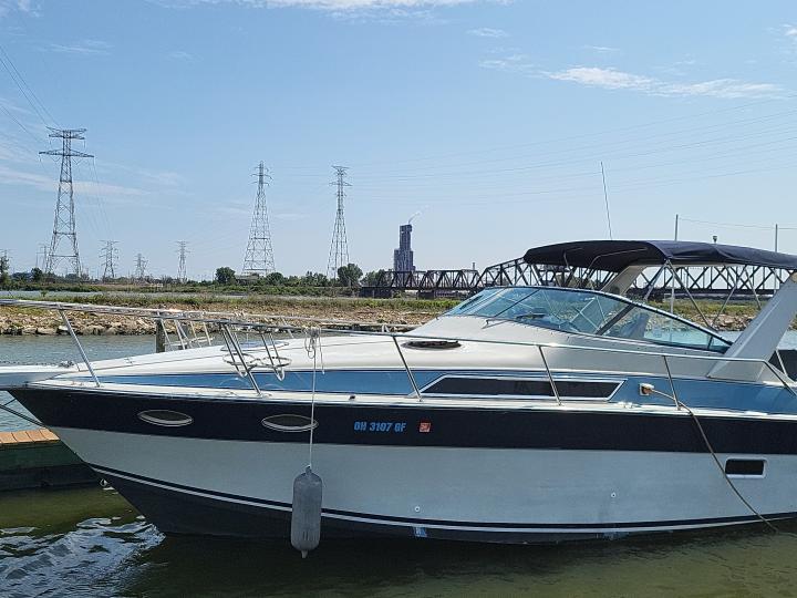 Luxury On Water: Rent Our Four Winns Vista Boat for Unforgettable Adventures!