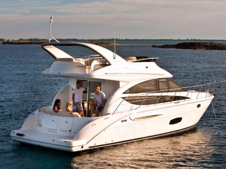Stunning 38' Luxury Yacht with Courtesy Champagne Plus Photography