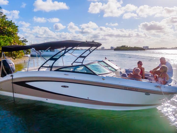 Miami Beach Luxury Boat | 🐬 Up to 9ppl