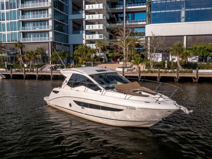 Amazing 2019 37' Sea Ray Sport Yacht