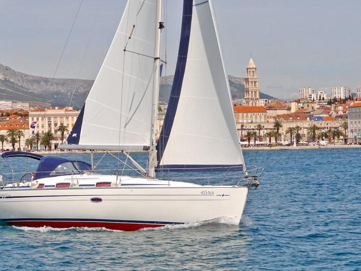 Navegue por las hermosas aguas de Split, Croacia a bordo de este alquiler de barcos TOP.