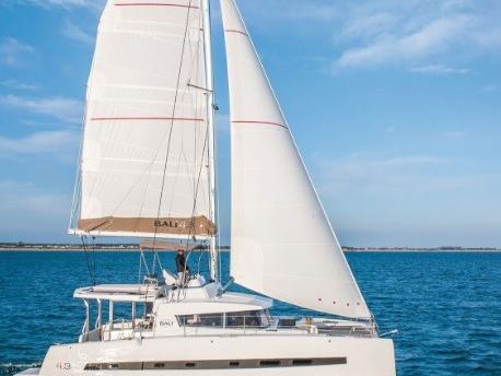 Sail on a beautiful 39ft rental catamaran in Grenada, Caribbean Netherlands.