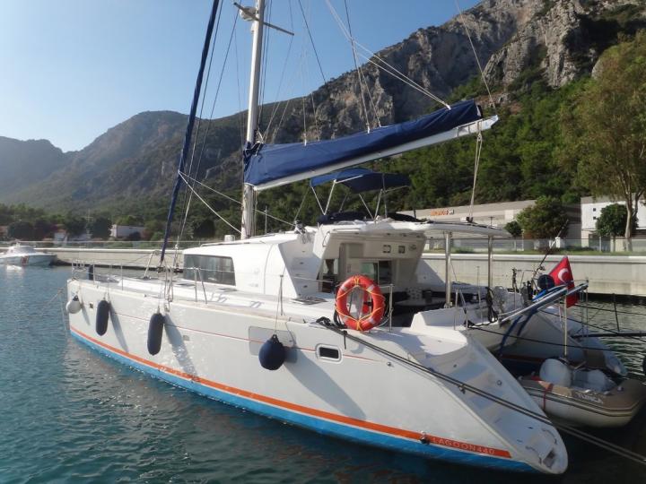 Affordable catamaran for rent in Bodrum, Turkey.