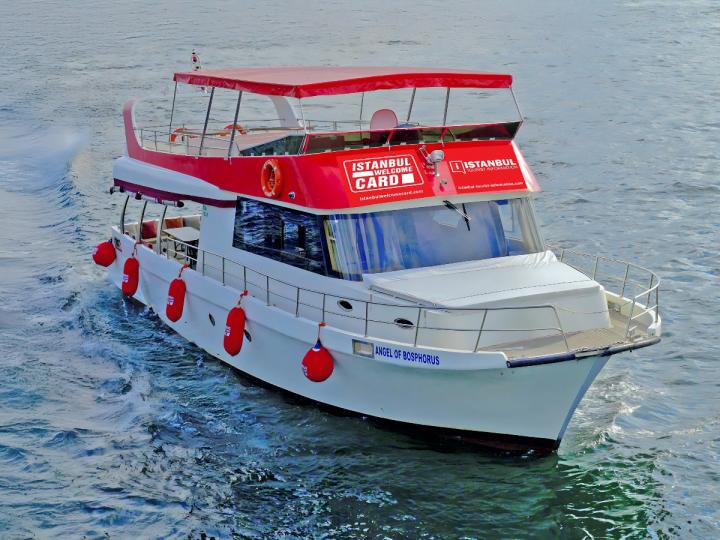 Spacious 30-Person Boat for a wonderfully Bosphorus Cruise