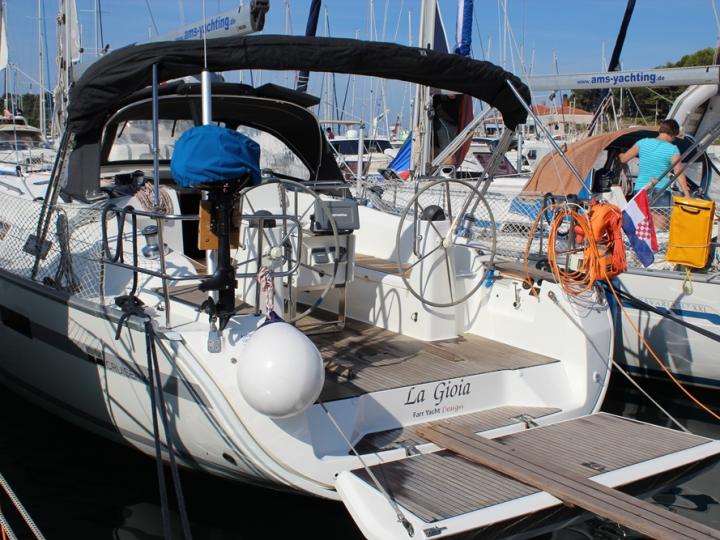 Rent the amazing La Gioia boat in Vrsarm Croatia and discover yacht charter vacation.