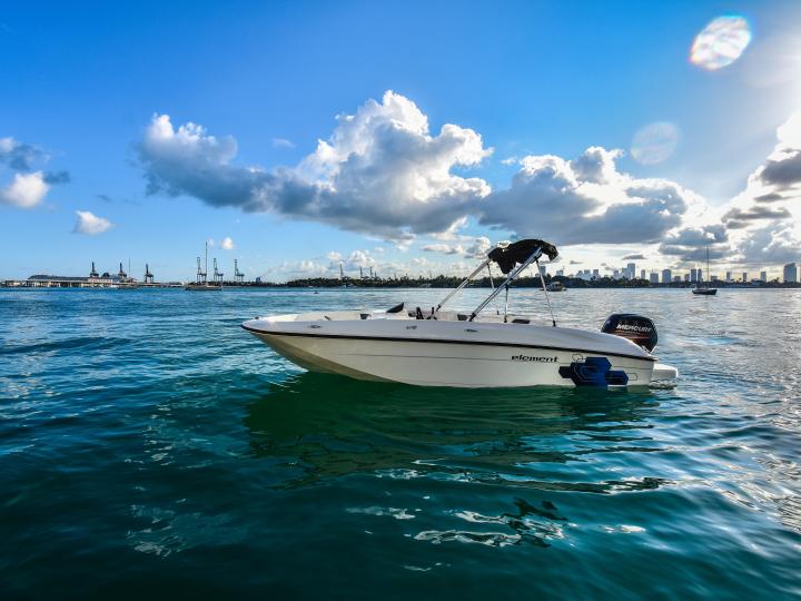Bayliner e18 Best for Miami Bay + Parking Included