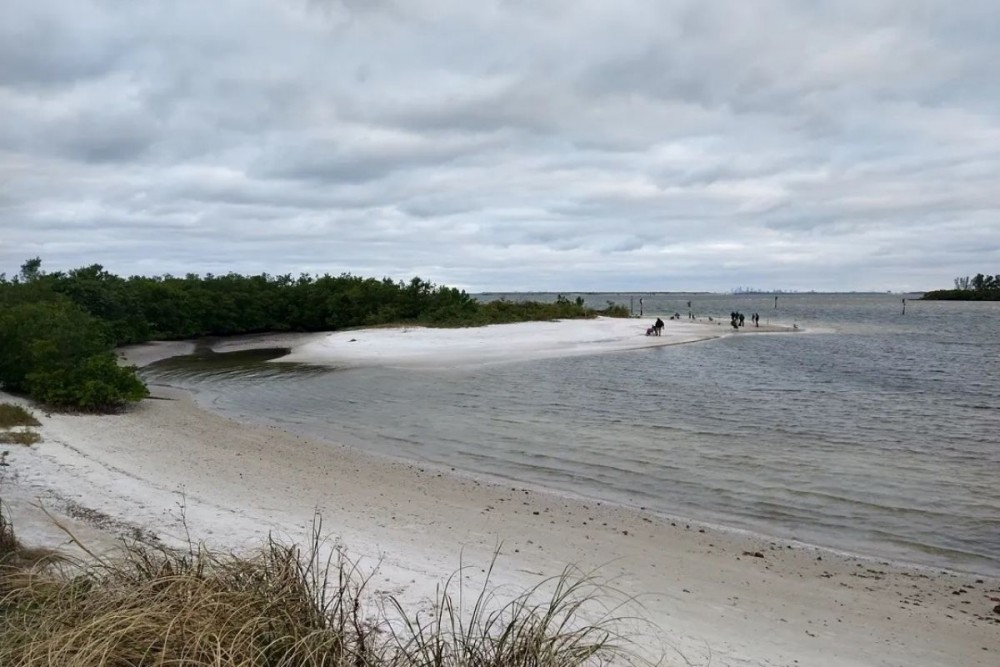 Apollo Beach Preserve quiet beach and ocean