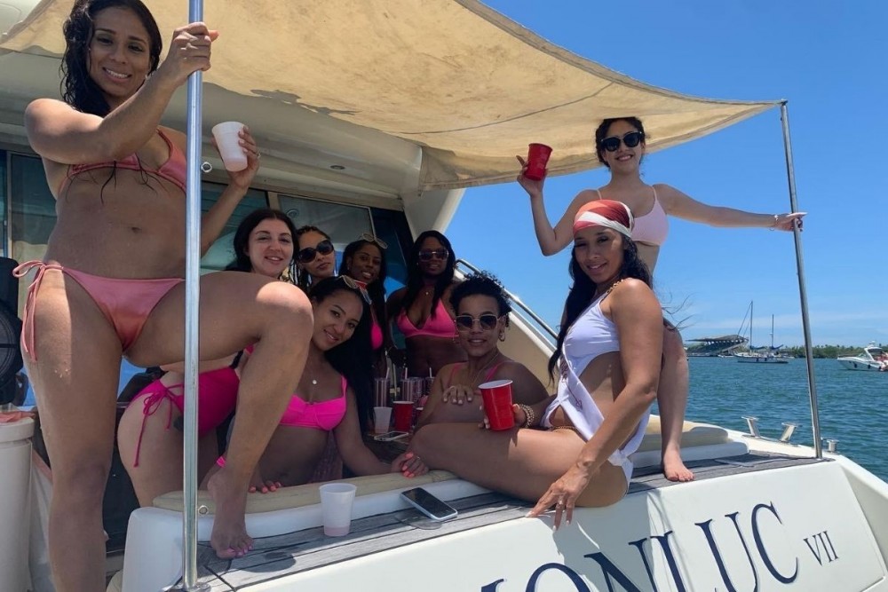 Girls having a Bachelorette party on a boat rental Miami